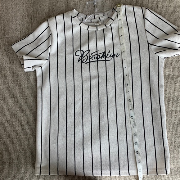 Sz 9y SHEIN girls Cream and Black Striped Kids T-Shirt - Picture 11 of 17